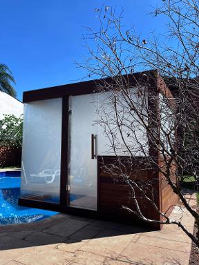sauna a vapor integrada com a piscina